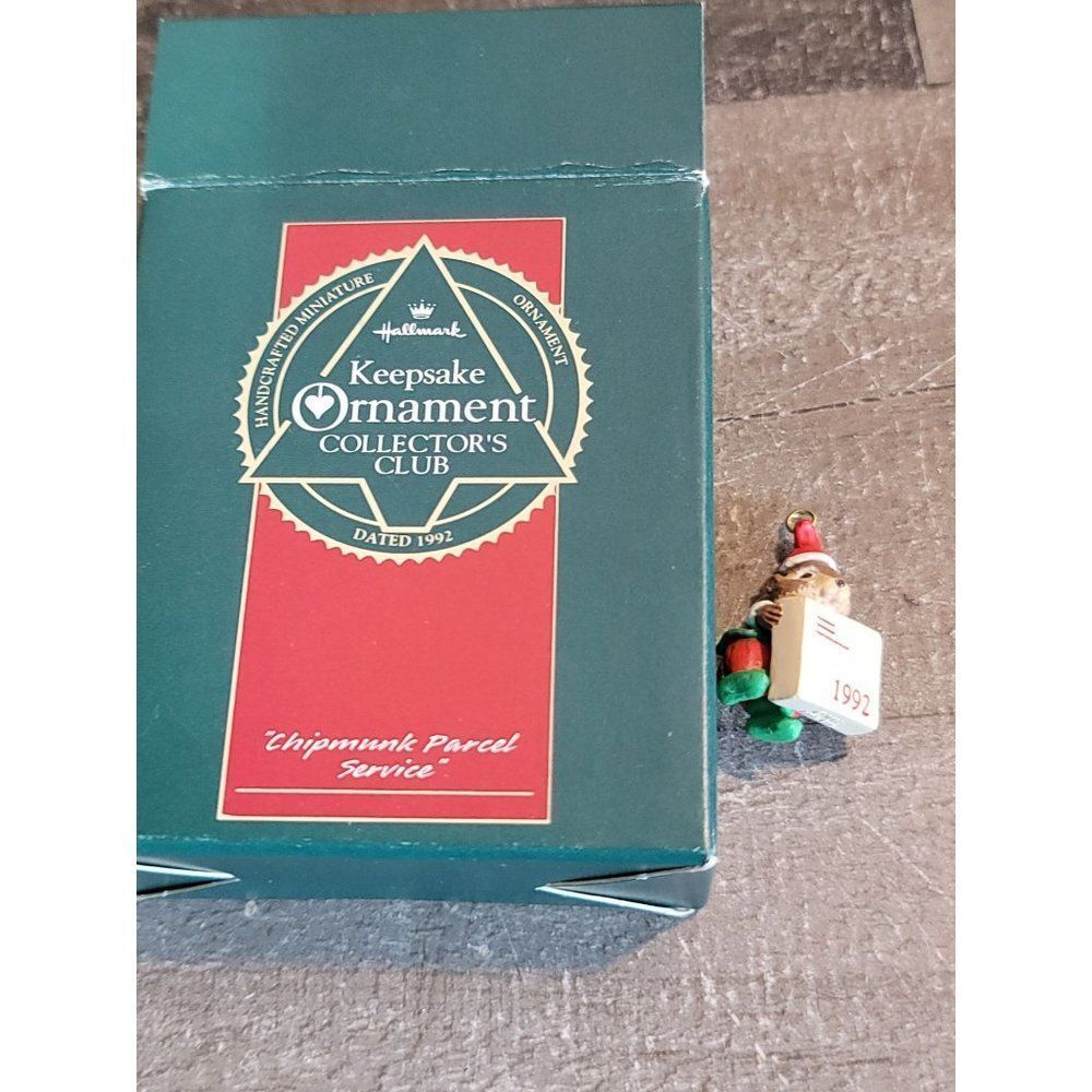 Hallmark Chipmunk parcel service 1992 ornament‎ Xmas decor mini